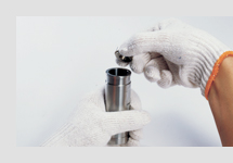 ルツボにチューブ治具をセット