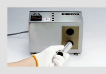 ルツボを溶解炉へ挿入